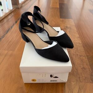 Women's Black Pointed Toe Ankle Strap Block Heel Pumps